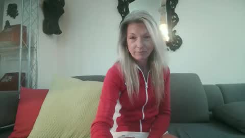 Snapshot of germansweety1 chatting on 10-04-25, 02:15 germansweety online show from 10-04-25, 02:15