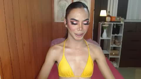 Snapshot of gerogoussidney chatting on 10-24-25, 01:46 Sidneymorens online show from 10-24-25, 01:46