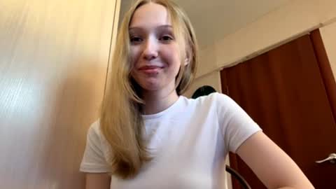 Sophie online show from 06-16-26, 04:37