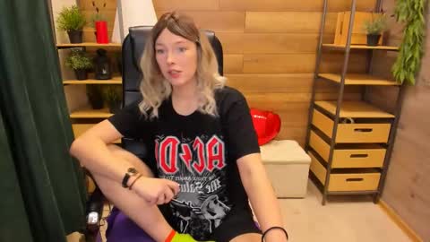Snapshot of ghostly_temptation chatting on 02-10-25, 09:25 Sweety online show from 02-10-25, 09:25