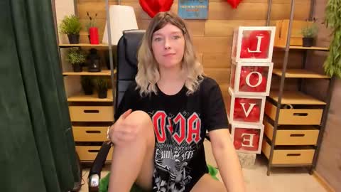 Snapshot of ghostly_temptation chatting on 02-17-25, 08:36 Sweety online show from 02-17-25, 08:36