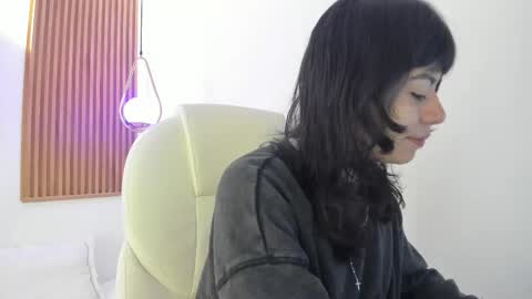 Milaa online show from 04-30-26, 12:22