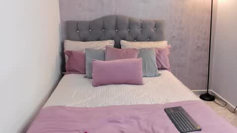 Gia online show from 12-15-25, 04:22