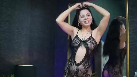  Gia  online show from 11-19-25, 08:42