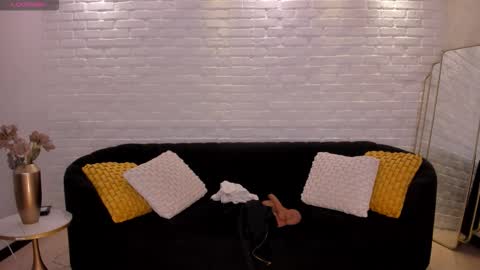 Gia Ferrera online show from 11-18-25, 07:18