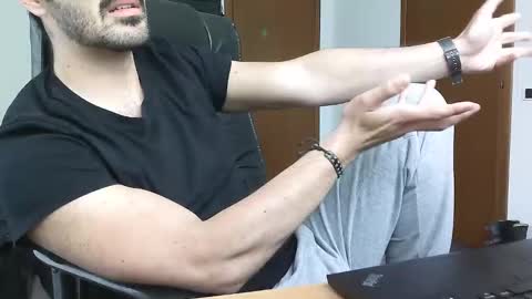 gianniamalfi online show from 04-17-26, 03:26