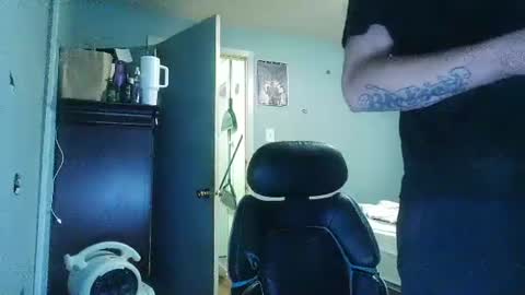 Snapshot of giantdick4u1991 chatting on 09-30-25, 04:56 giantdick4u1991 online show from 09-30-25, 04:56