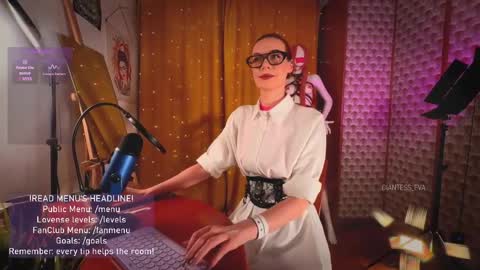 Snapshot of giantess_eva chatting on 05-15-26, 06:15 Eva online show from 05-15-26, 06:15