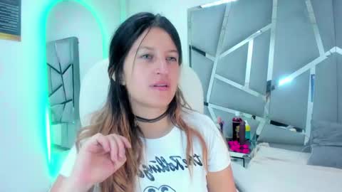 GiaRoussel online show from 01-07-25, 02:19