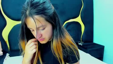 GiaRoussel online show from 02-04-25, 01:48