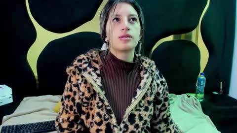 GiaRoussel online show from 10-20-25, 01:11