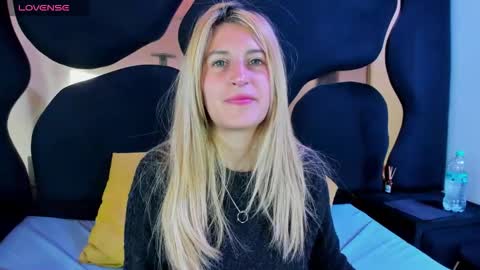 GiaRoussel online show from 02-12-26, 04:02