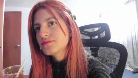 Snapshot of giaroussel chatting on 05-07-26, 01:49 GiaRoussel online show from 05-07-26, 01:49