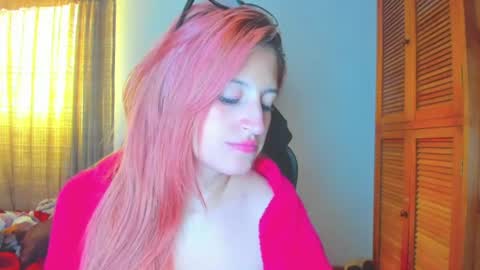 Snapshot of giaroussel chatting on 06-19-26, 02:21 GiaRoussel online show from 06-19-26, 02:21