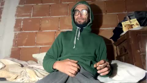 Snapshot of gicobest chatting on 01-19-25, 05:37 Corrado online show from 01-19-25, 05:37