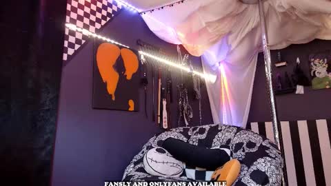 Giggles online show from 02-17-26, 09:21