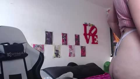 Snapshot of gigi_queens chatting on 10-13-25, 10:32 gigi online show from 10-13-25, 10:32