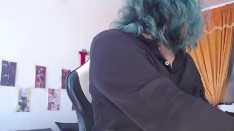 Snapshot of gigi_queens chatting on 10-15-25, 03:23 gigi online show from 10-15-25, 03:23