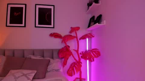 GIGI online show from 03-28-26, 06:13