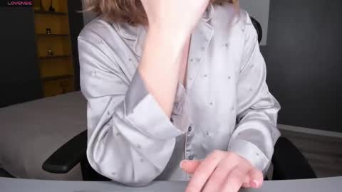 gigihadd online show from 04-21-26, 01:17