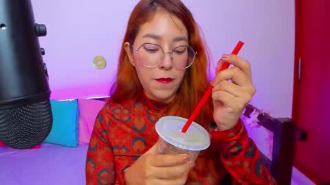 Snapshot of gigimooon chatting on 09-14-25, 02:33 gigimooon online show from 09-14-25, 02:33