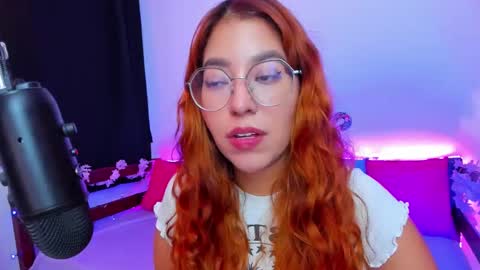 Snapshot of gigimooon chatting on 09-14-25, 11:59 gigimooon online show from 09-14-25, 11:59