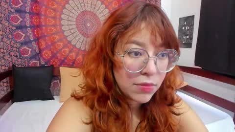 Snapshot of gigimooon chatting on 12-21-25, 09:00 gigimooon online show from 12-21-25, 09:00