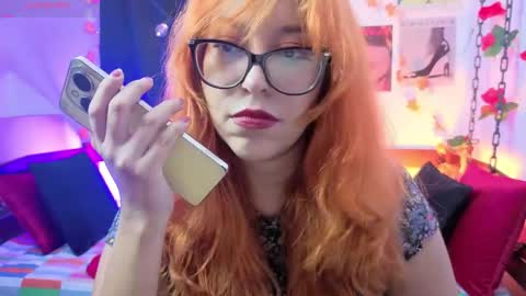 Snapshot of gigimooon chatting on 06-07-26, 12:37 gigimooon online show from 06-07-26, 12:37