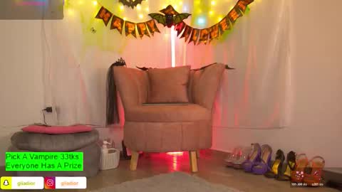 GiiaDior online show from 10-29-25, 12:07