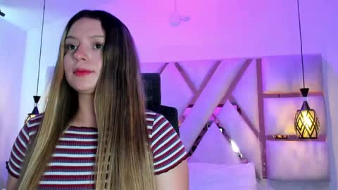 Giigii Hadid  online show from 04-22-26, 07:48