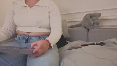 Giigii Hadid  online show from 07-16-26, 07:20