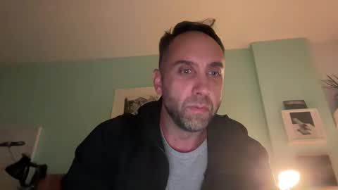 Snapshot of gilber10101 chatting on 10-17-25, 01:09 gilber10101 online show from 10-17-25, 01:09