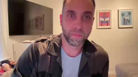 Snapshot of gilber10101 chatting on 10-19-25, 07:47 gilber10101 online show from 10-19-25, 07:47