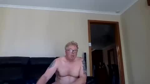 gimmmieoooo online show from 12-18-25, 05:46