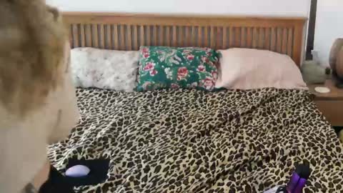 Suki online show from 09-10-25, 04:56