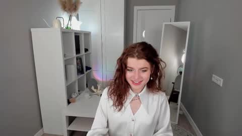 Snapshot of gin_yoon chatting on 02-10-25, 06:31 Gin online show from 02-10-25, 06:31