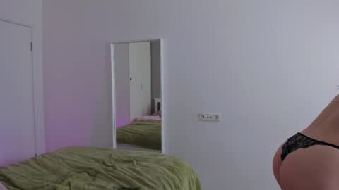 Snapshot of gin_yoon chatting on 02-15-25, 12:43 Gin online show from 02-15-25, 12:43