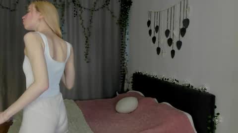 Gin online show from 05-21-26, 06:42