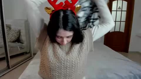 Snapshot of ginablum chatting on 12-13-24, 11:45 Kate online show from 12-13-24, 11:45