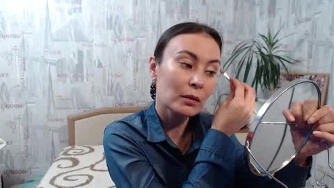 Snapshot of ginaxsoulah__ chatting on 10-05-25, 10:35 ginaxsoulah   online show from 10-05-25, 10:35