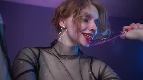        im expecting 350 thumbs up on my altar   online show from 02-03-25, 01:09