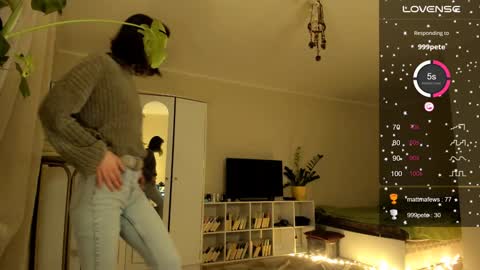Snapshot of gingerbread__house chatting on 12-12-24, 08:53 Vasilisa online show from 12-12-24, 08:53