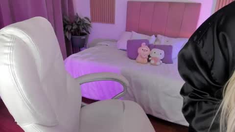 Kendall online show from 02-10-25, 09:36