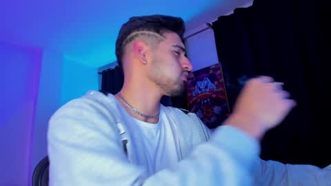 GIOMAR REYES online show from 01-06-25, 03:20