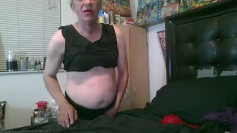 Snapshot of giovanna132008 chatting on 10-14-25, 12:00 giovanna132008 online show from 10-14-25, 12:00