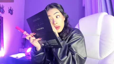 Giovanna  online show from 10-09-25, 05:27