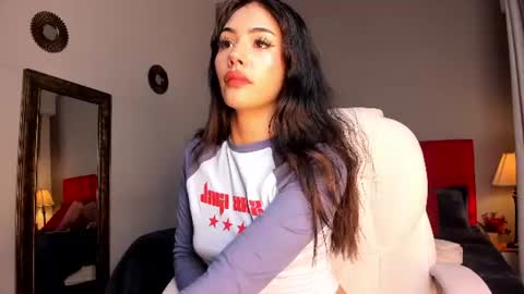 Snapshot of giovanna_oliveira chatting on 06-21-26, 05:32 Giovanna online show from 06-21-26, 05:32