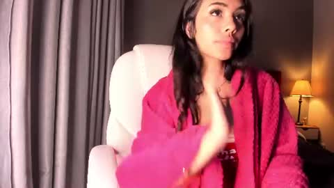 Snapshot of giovanna_oliveira chatting on 06-29-26, 10:15 Giovanna online show from 06-29-26, 10:15
