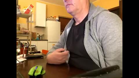 giovanni_1964 online show from 03-10-25, 05:22