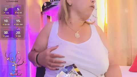 Girl Amada online show from 11-25-25, 08:53